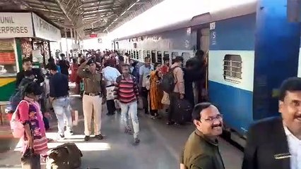 Travelers have to wait seven hours to reach Katni,