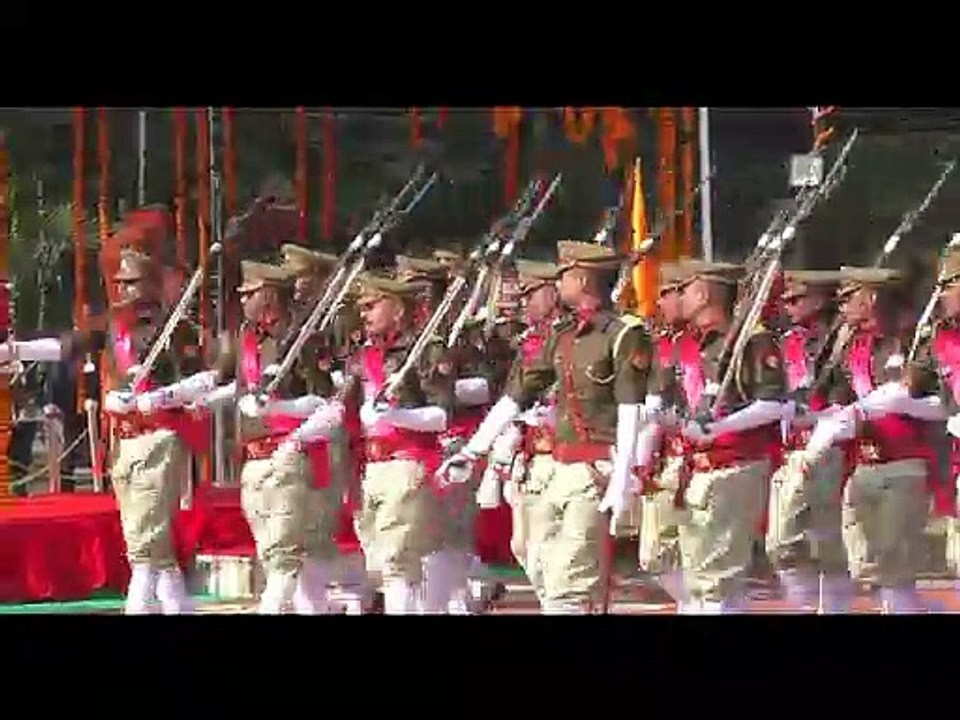 Moradabad: शादी के तुरंत बाद वर्दी पहन पासिंग आउट परेड में पहुंचे पति-पत्‍नी