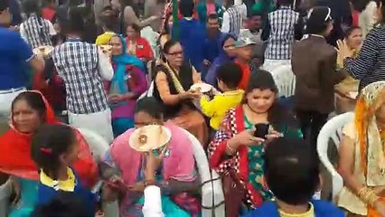 एक साथ 1500 बच्चों ने किया माता-पिता का सम्मान, बन गया कीर्तिमान, देखें वीडियो
