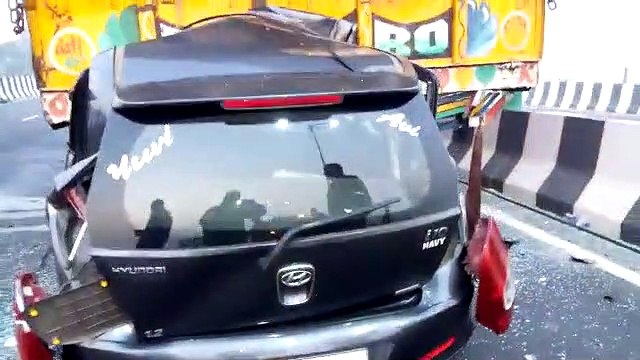 Breaking: NH-9 पर तेज रफ्तार कार खराब ट्रक से टकराई, पति-पत्‍नी समेत छह माह की मासूम की मौत- देखें वीडियो