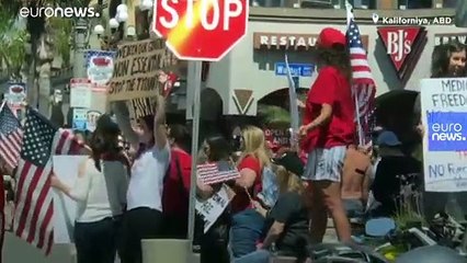 Salgının merkezi durumundaki ABD'de sokağa çıkma kısıtlamalarının kaldırılması için protesto