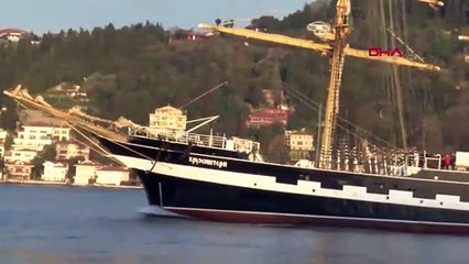 İstanbul Boğazı'ndan ''çok özel'' bir gemi geçti