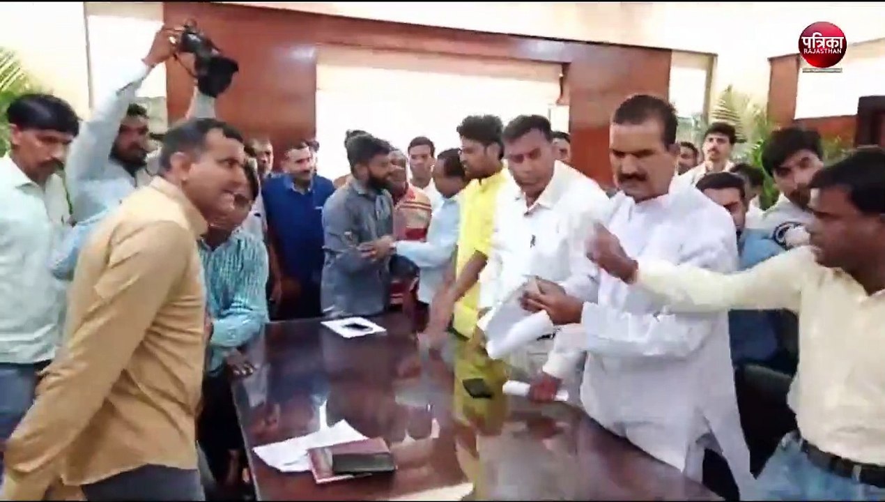 Watch : कचरे की फोटो देख तमतमाए आयुक्त की पार्षदों से झड़प, लोगों ने किया बीच-बचाव
