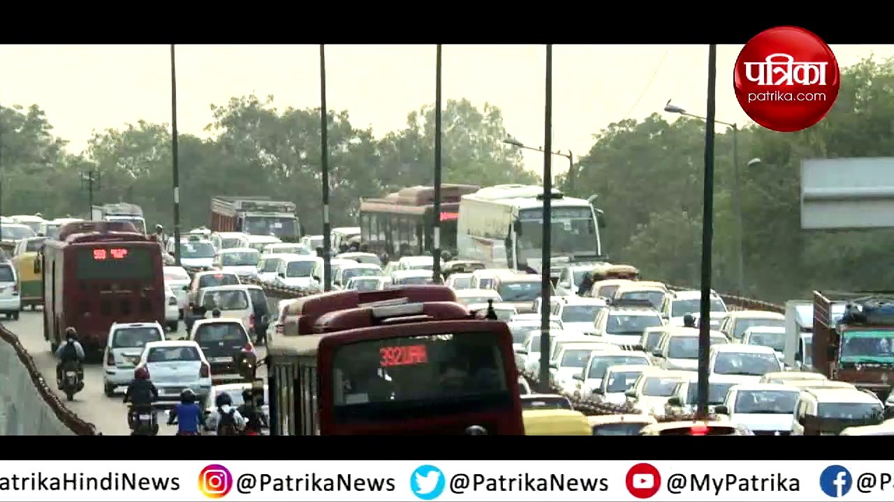 दिल्ली में ट्रैफिक पुलिस के खौफ से कुत्ते नें ल...