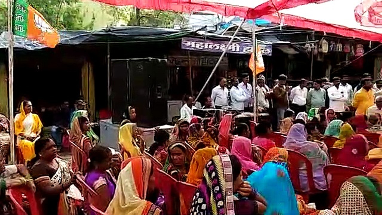 Bus stand picket movement