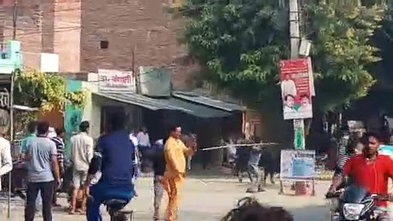 दिवाली की सुबह सांड़ों ने मचाया ऐसा आतंक