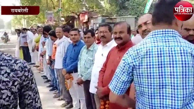 रायबरेली पहुंचीं प्रियंका गांधी, चुरुवा के हनुमान मंदिर में की पूजा-अर्चना