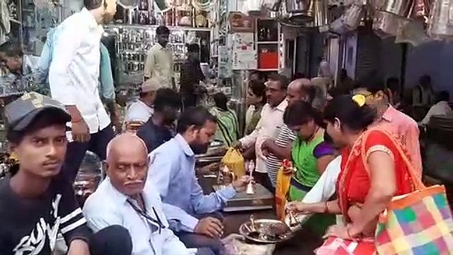 धनतेरस पर दिनभर हुई खरीददारी, वर्तन व सराफा में उमड़ी भीड़