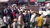 Watch: दीपावली से पहले फूटा व्यापारियों का गुस्सा, सड़क जाम कर किया प्रदर्शन