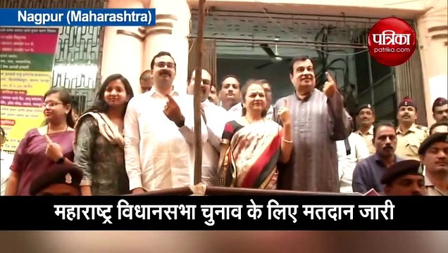 पत्नी कंचन संग वोट डालने पहुंचे केंद्रीय मंत्री नितिन गडकरी