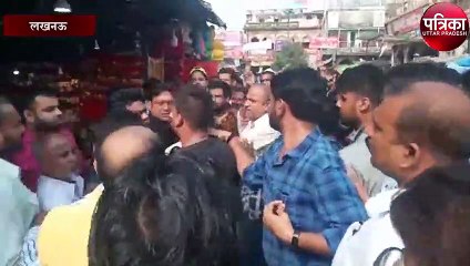 हिंदू महासभा के नेता कमलेश तिवारी की हत्या को लेकर लोगो ने हंगामा किया और दुकानें बंद कराई