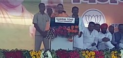Rampur: UP CM Yogi Adityanath ने कहा- अब रामपुरी चाकू का जादू सिर चढ़कर बोलेगा