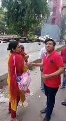 थाने के बाहर खड़ी महिला को बदमाशों ने लूटा