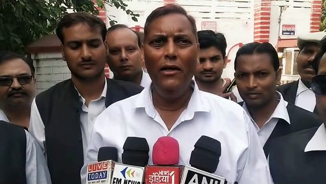 हड़ताल पर बैठे अधिवक्ता, जानिए ऐसा क्या हुआ!