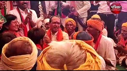 जीत के लिए कोई तल रहा जबेली तो कोई सुना रहा भजन