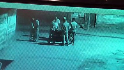 The accused kept wandering, attacking 3 people with knives in the nigh