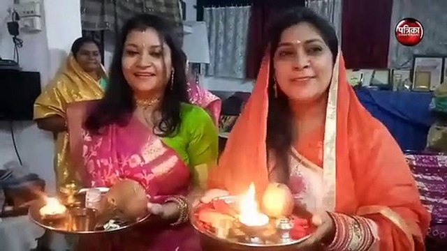 दुल्हन की तरह सजी सुहागिनें, ट्विनसिटी में सैकड़ो महिलाओं ने थालियां बांट की पूजा