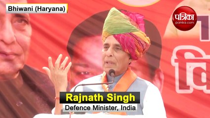 Video: राजनाथ सिंह ने राहुल से पूछा— शास्त्र पूजा के बाद ओम नहीं तो और क्या लिखता?