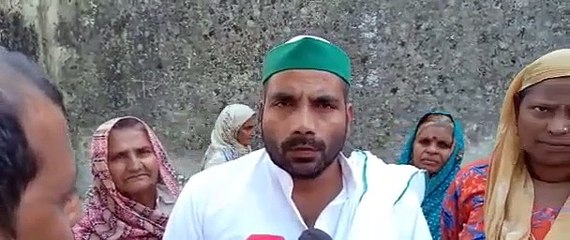 पानी की टंकी पर चढ़ गए आक्रोशित किसान और अफसरों के सामने रखी ये मांगें, देखें वीडियो