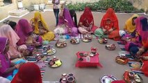 करवा चौथ पर महिलाओं ने पति की लम्बी उम्र के लिए किया व्रत