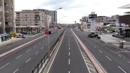 Sokağa çıkma yasağının ardından cadde ve sokaklar boş kaldı