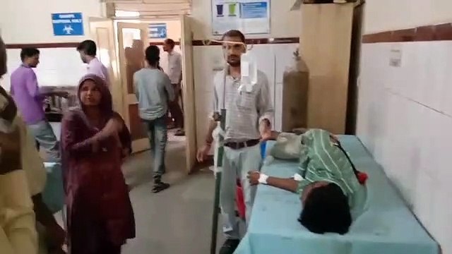 youth beat in knife at sheopur