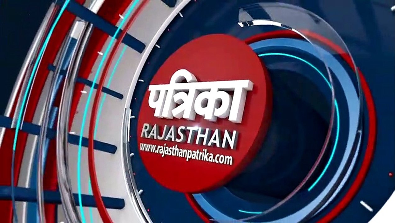 VIDEO : सडक़ पार करती स्कूली छात्रा से छुटी मां...