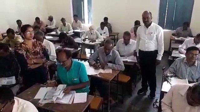 Satna Nakalchi Teacher: teachers copying Video viral in satna