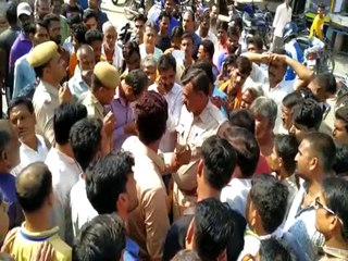 लोगों के विरोध के चलते वापस लौटे कर्मचारी व पुलिसकर्मी, ध्वस्त नहीं कर पाए प्याऊ