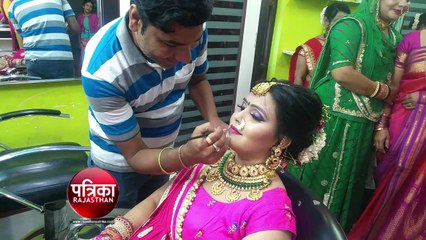 karwa chauth special : बांसवाड़ा में चंद्र दर्शन से पहले सजने-संवरने का दिखा क्रेज