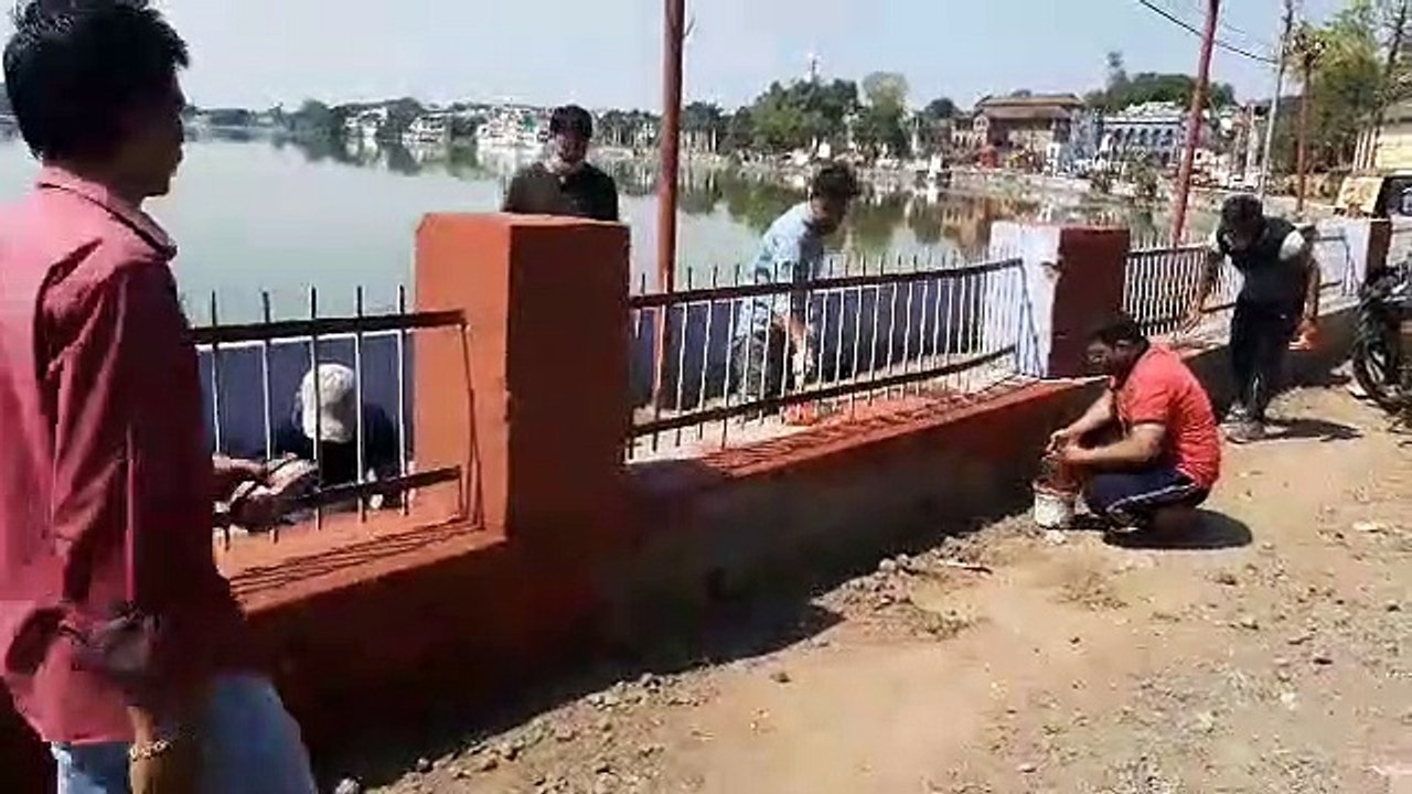 सागर युवाओं ने बस स्टैंड के सामने वाली पार्क को...