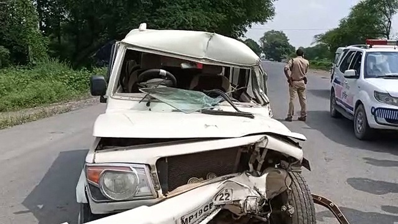 Madhya Pradesh: Panna-Satna road accident video, SI Death