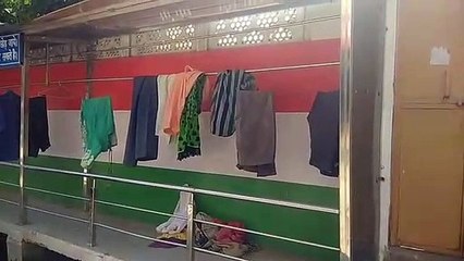 यह खाली दीवार इसे है कपड़ों का इंतजार