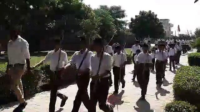 राष्ट्रीय स्वयंसेवक संघ ने निकाला पथ संचलन