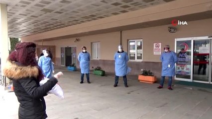 Artvin'de sağlık çalışanlarına anlamlı hediye...Yastık kılıflarına ailelerinin fotoğraflarını...