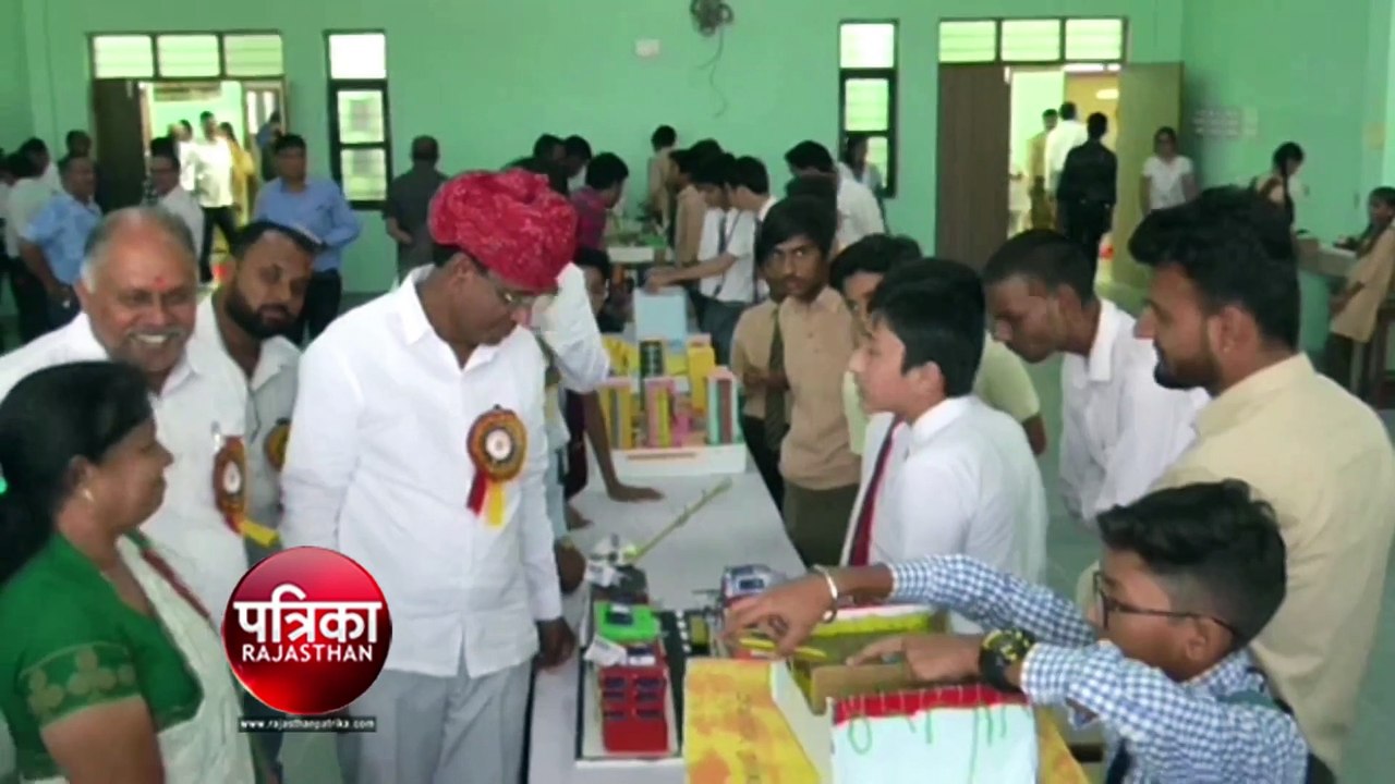 प्रियंका ने बढ़ाया बच्चों का हौसला