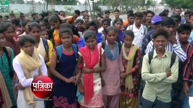 बांसवाड़ा मासूम से बलात्कार के मामले में विद्यार्थियों ने किया विरोध-प्रदर्शन