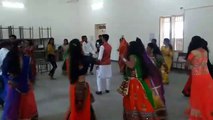 पाली के विधि महाविद्यालय में गुजराती गानों पर थिरके विद्यार्थी