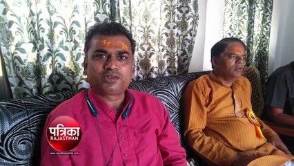 Video herunterladen: बांसवाड़ा : त्रिपुरा सुंदरी में वीआईपी आने पर अब घटेगी आम श्रद्धालुओं की दिक्कतें, ट्रस्ट मंडल