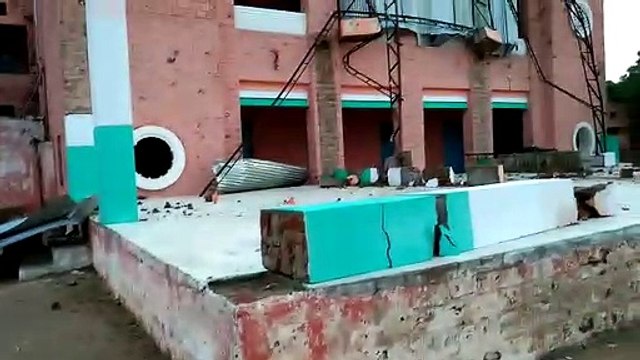 24 पोल धराशाही, पेड़ गिरे, टिनशैड ध्वस्त, चारदीवारी टूटी