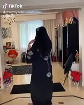 بالفيديو .. سمية الخشاب بظهور مثير في وصلة رقص بالأسود الشفاف