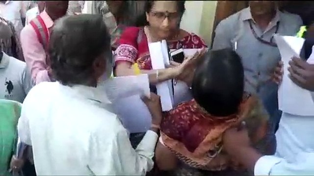 भूखे मर रहे हम, अधिकारी मांगते 2 लाख की रिश्वत