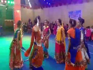 पंछिड़ा रे पंछिड़ा गीतों पर थिरके लोग