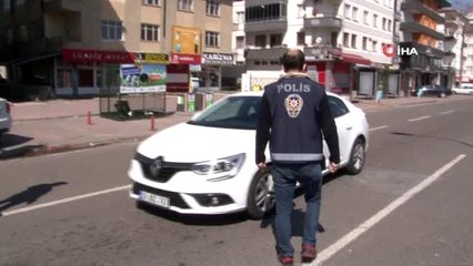 Kayseri'de polis ekipleri sokağa çıkma yasağının ardından denetimlerini artırdı