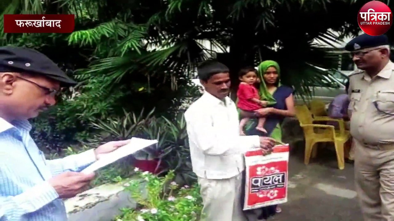 पीड़ित रोते हुए शिकायत करते रहे मंत्री ने सुनी फरियाद