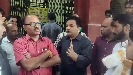 कॉपी जांचने में गड़बड़ी, खंडवा के छात्रों ने डीएवीवी में किया हंगामा