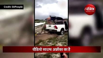 Скачать видео: यात्रियों पर अटैक करने के लिए कार के ऊपर चढ़ा 17 फुट लंबा अजगर, लेकिन फिर हुआ कुछ ऐसा...