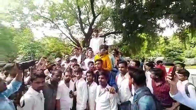 uproar in demand of restoration Allahabad University Student Union