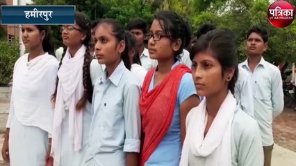 मनमानी फीस वसूलने पर भड़के छात्र छात्राएं, देखें वीडियो