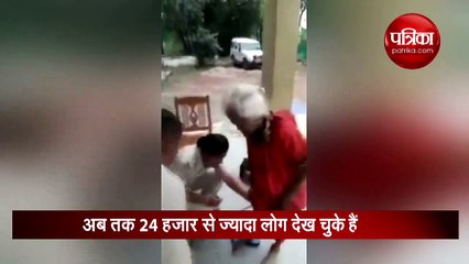 महिला पुलिसकर्मी ने वृद्धा को पहनाए कपड़े-चप्पल, देखते ही देखते हो गया वायरल